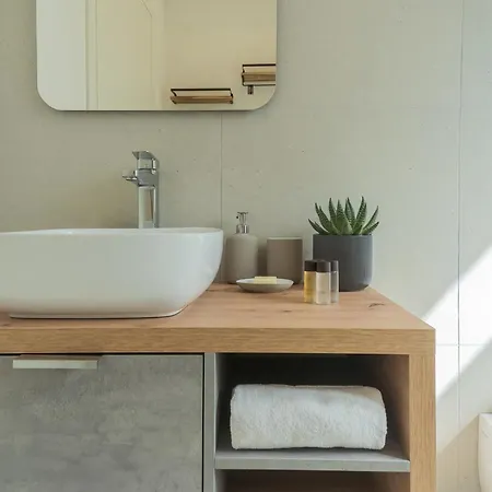 Manaraquattro - In Near The Center With Free Parking -